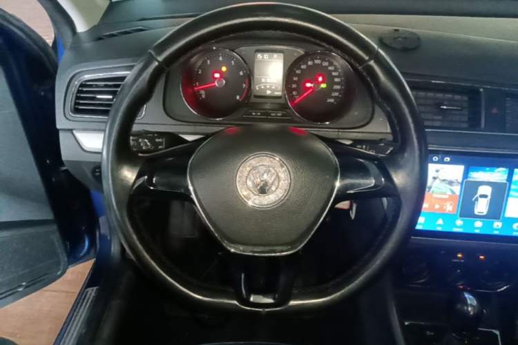 Used Volkswagen Gran Lavida 2015 1.6L Automatic Comfort Edition Steering Wheel