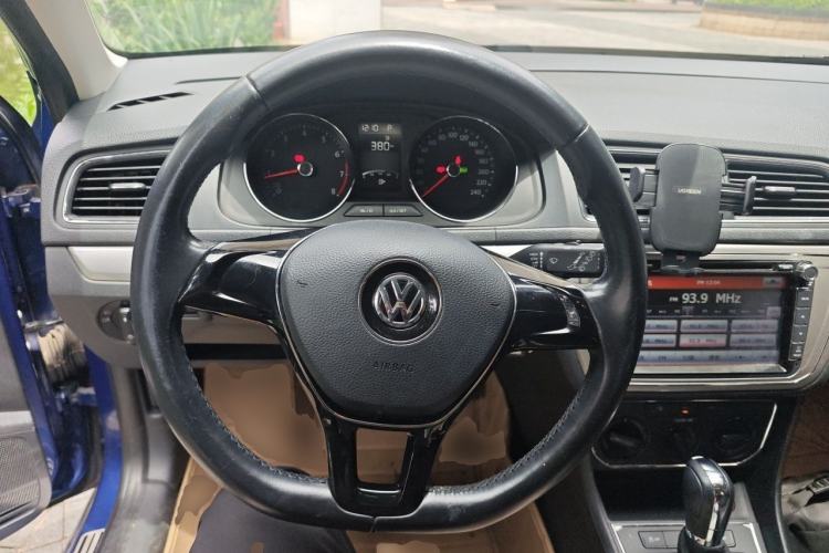 Used Volkswagen Gran Lavida 2015 1.6L Automatic Comfort Edition Steering Wheel