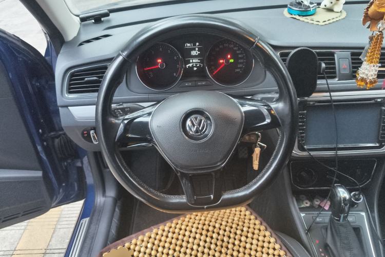Used Volkswagen Gran Lavida 2015 1.6L Automatic Comfort Edition Steering Wheel