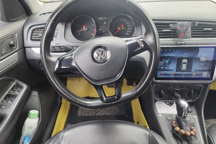 Used Volkswagen Gran Lavida 2015 1.6L Automatic Comfort Edition Steering Wheel