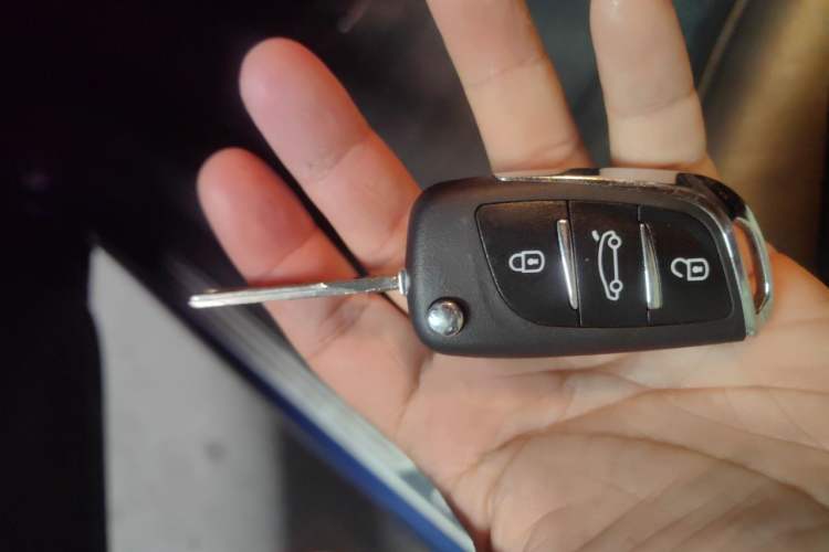 Used Volkswagen Gran Lavida 2015 1.6L Automatic Comfort Edition Vehicle Key