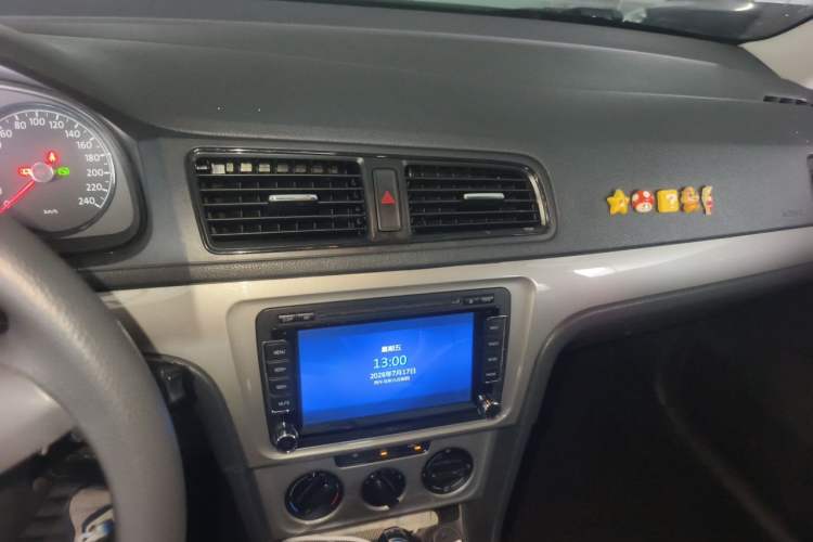 Used Volkswagen Gran Lavida 2015 1.6L Automatic Fashion Edition Audio And AC Panel
