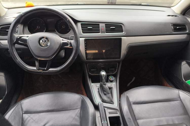 Used Volkswagen Gran Lavida 2015 230TSI DSG Comfort Edition Center Console