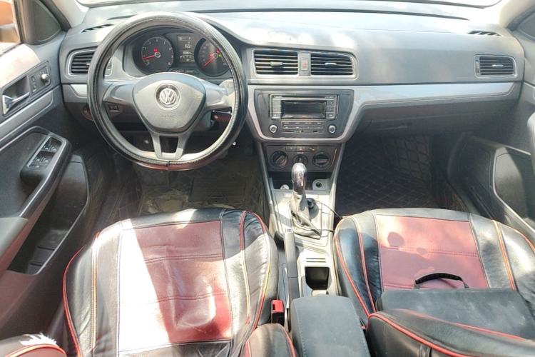 Used Volkswagen Gran Lavida 2015 1.6L Automatic Fashion Edition Center Console