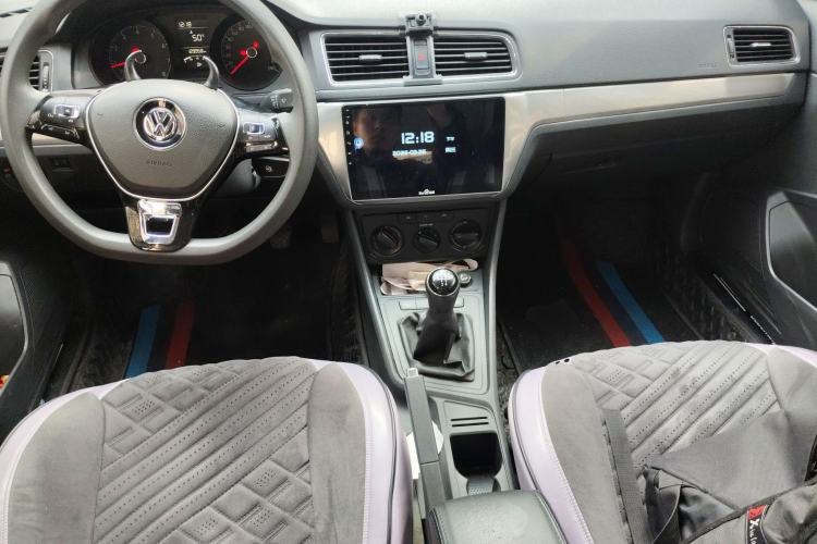 Used Volkswagen Gran Lavida 2015 1.6L Manual Fashion Edition Center Console
