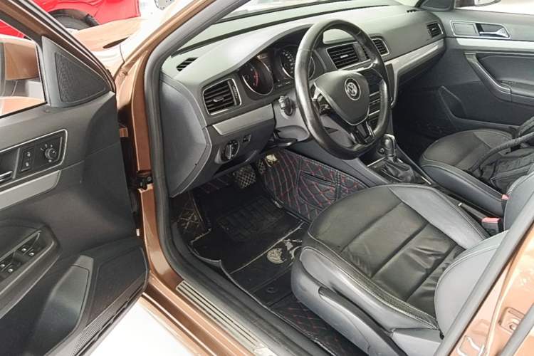 Used Volkswagen Gran Lavida 2015 1.6L Automatic Comfort Edition Driver Seat
