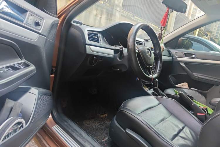 Used Volkswagen Gran Lavida 2015 1.6L Automatic Comfort Edition Driver Seat