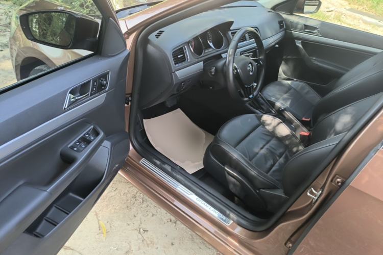 Used Volkswagen Gran Lavida 2015 1.6L Automatic Comfort Edition Driver Seat