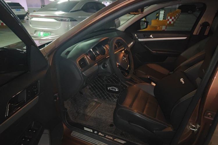 Used Volkswagen Gran Lavida 2015 1.6L Automatic Comfort Edition Driver Seat