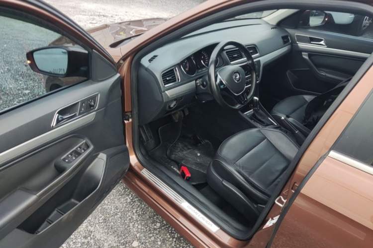 Used Volkswagen Gran Lavida 2015 1.6L Automatic Comfort Edition Driver Seat