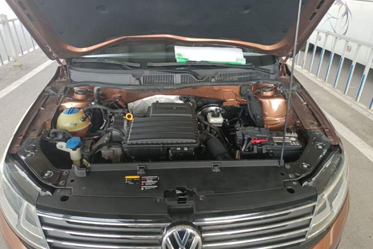 Used Volkswagen Gran Lavida 2015 1.6L Automatic Comfort Edition Engine Bay