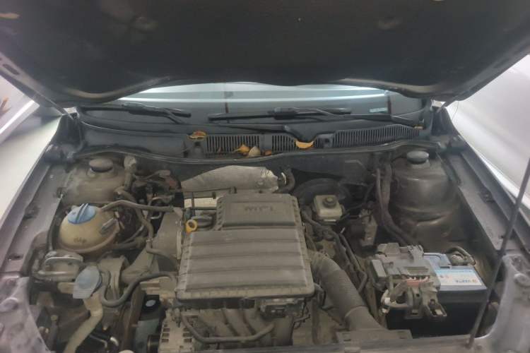 Used Volkswagen Gran Lavida 2015 1.6L Automatic Fashion Edition Engine Bay