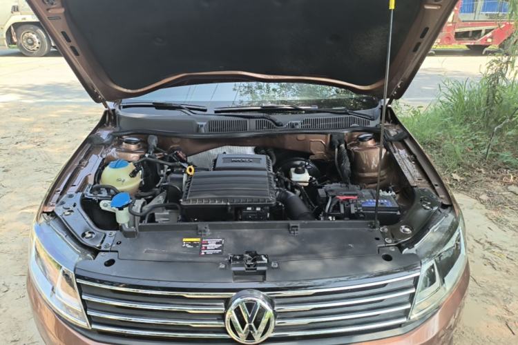 Used Volkswagen Gran Lavida 2015 1.6L Automatic Comfort Edition Engine Bay