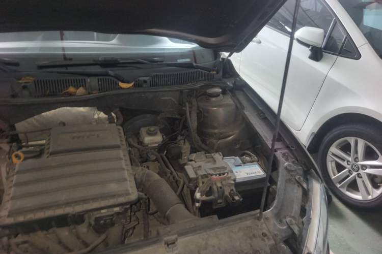 Used Volkswagen Gran Lavida 2015 1.6L Automatic Fashion Edition Engine Bay Left