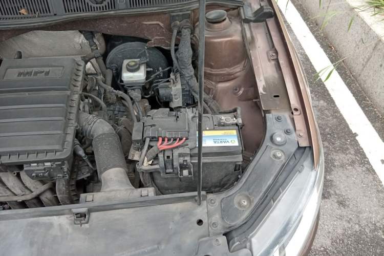 Used Volkswagen Gran Lavida 2015 1.6L Automatic Comfort Edition Engine Bay Left