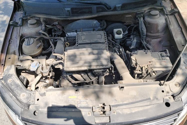 Used Volkswagen Gran Lavida 2015 1.6L Automatic Fashion Edition Engine Bay