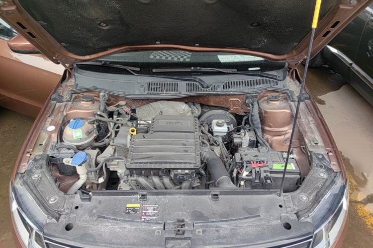 Used Volkswagen Gran Lavida 2015 1.6L Automatic Comfort Edition Engine Bay