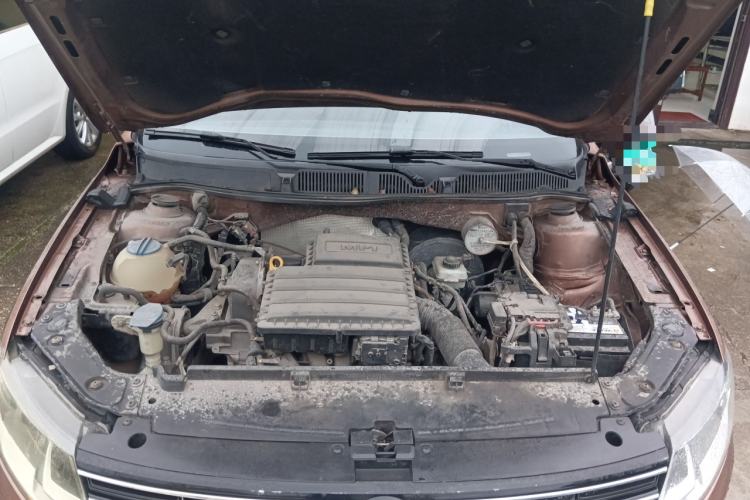 Used Volkswagen Gran Lavida 2015 1.6L Automatic Fashion Edition Engine Bay