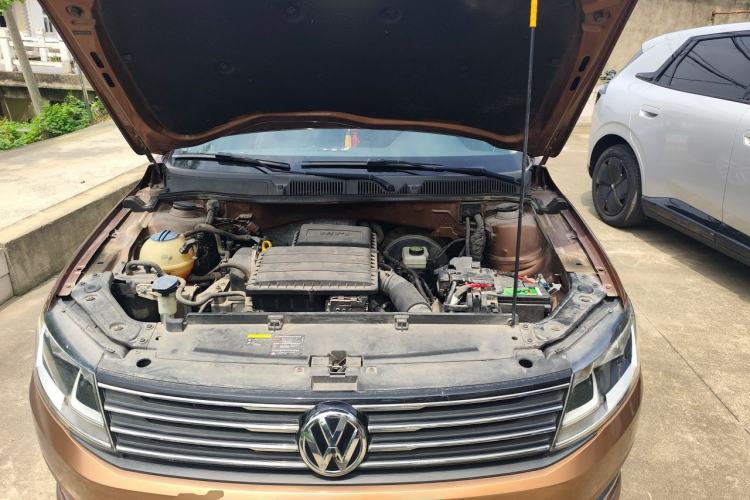 Used Volkswagen Gran Lavida 2015 1.6L Automatic Comfort Edition Engine Bay