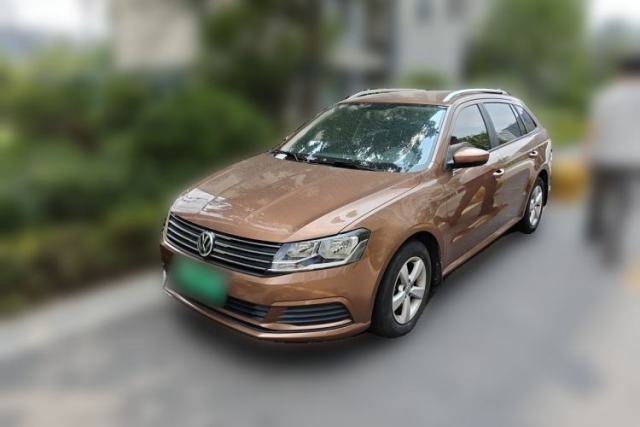 Ojetý Volkswagen Gran Lavida 2015 1.6L Automatic Fashion Edition