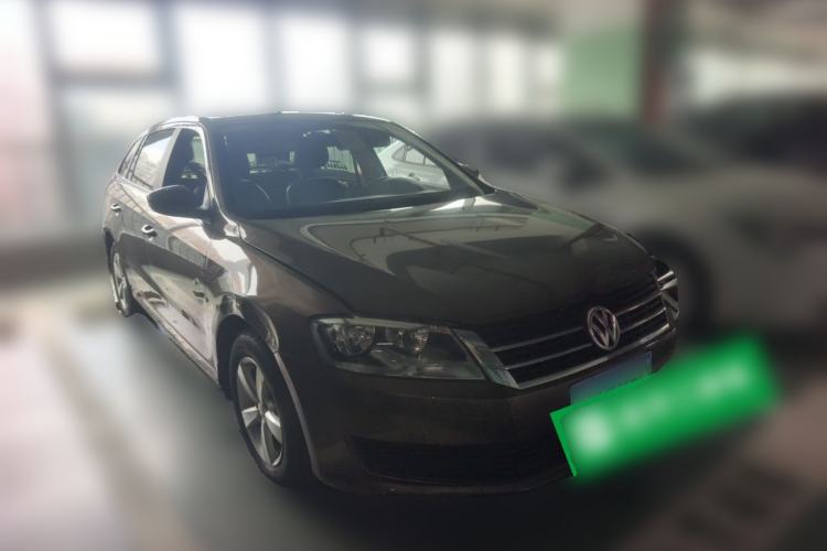 Used Volkswagen Gran Lavida 2015 1.6L Automatic Fashion Edition Front Right 45 Deg
