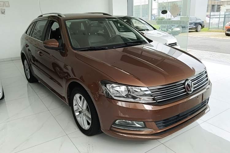 Used Volkswagen Gran Lavida 2015 1.6L Automatic Comfort Edition Front Right 45 Deg