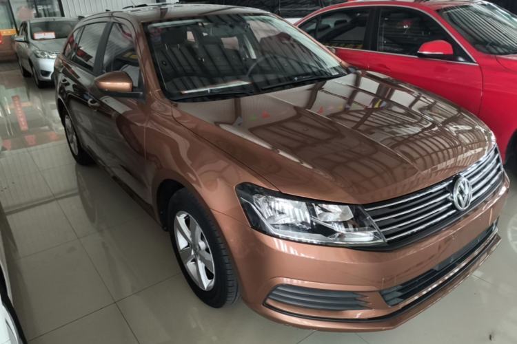 Used Volkswagen Gran Lavida 2015 1.6L Automatic Fashion Edition Front Right 45 Deg