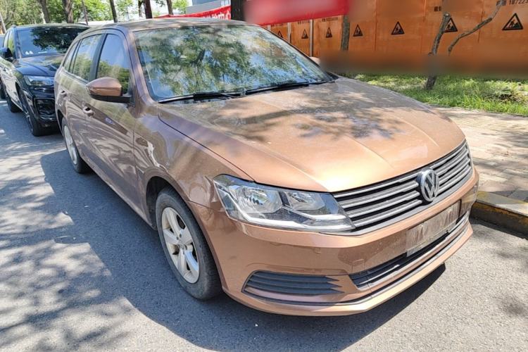 Used Volkswagen Gran Lavida 2015 1.6L Automatic Fashion Edition Front Right 45 Deg