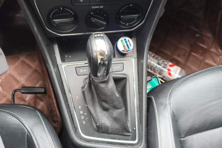 Used Volkswagen Gran Lavida 2015 230TSI DSG Comfort Edition Gear Lever