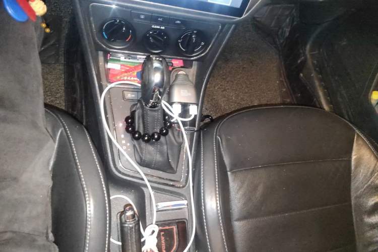 Used Volkswagen Gran Lavida 2015 230TSI DSG Comfort Edition Gear Lever