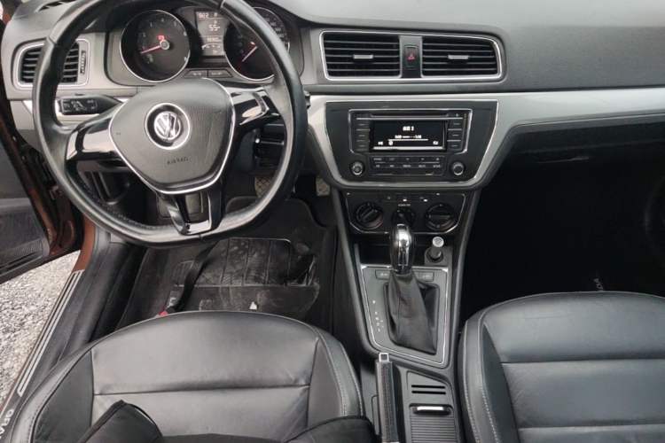 Used Volkswagen Gran Lavida 2015 1.6L Automatic Comfort Edition Gear Lever