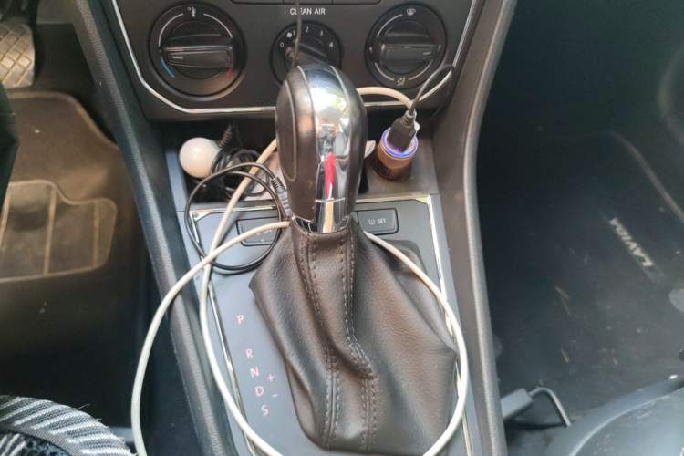 Used Volkswagen Gran Lavida 2015 1.6L Automatic Comfort Edition Gear Lever