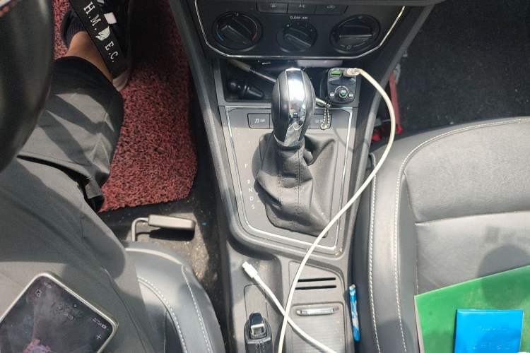 Used Volkswagen Gran Lavida 2015 1.6L Automatic Comfort Edition Gear Lever