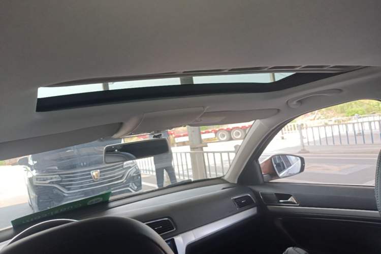 Used Volkswagen Gran Lavida 2015 1.6L Automatic Comfort Edition Headliner