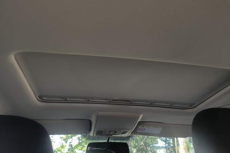 Used Volkswagen Gran Lavida 2015 1.6L Automatic Comfort Edition Headliner