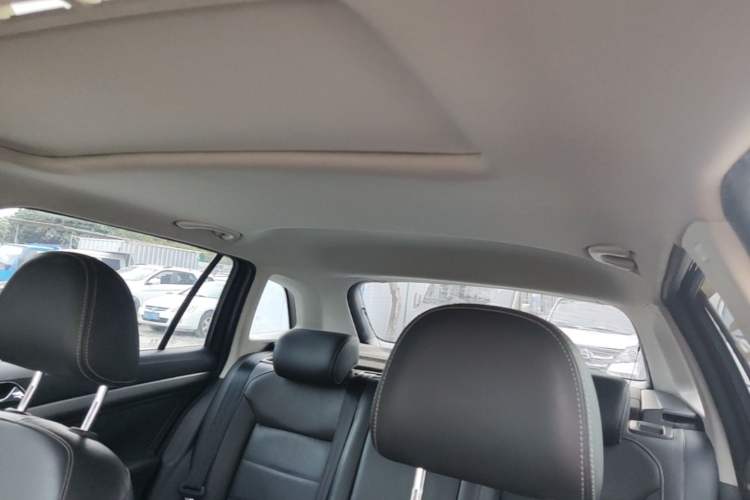 Used Volkswagen Gran Lavida 2015 1.6L Automatic Comfort Edition Headliner