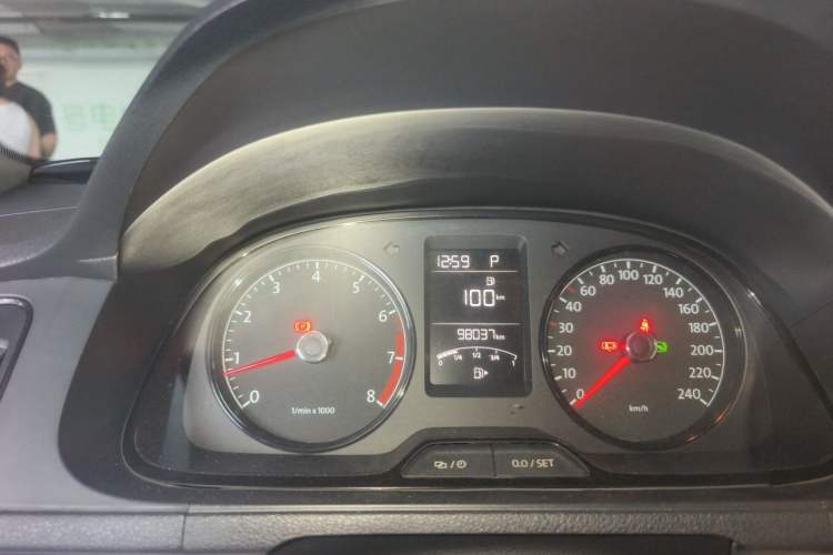 Used Volkswagen Gran Lavida 2015 1.6L Automatic Fashion Edition Instrument Cluster
