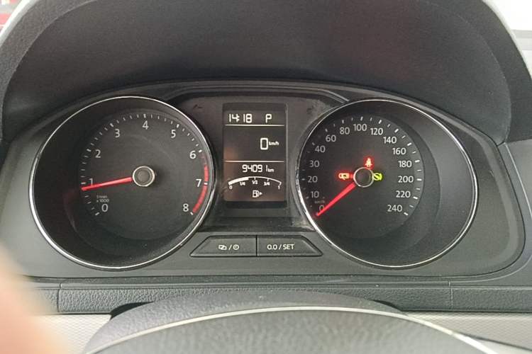 Used Volkswagen Gran Lavida 2015 1.6L Automatic Comfort Edition Instrument Cluster