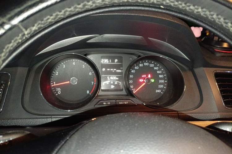Used Volkswagen Gran Lavida 2015 1.6L Automatic Comfort Edition Instrument Cluster