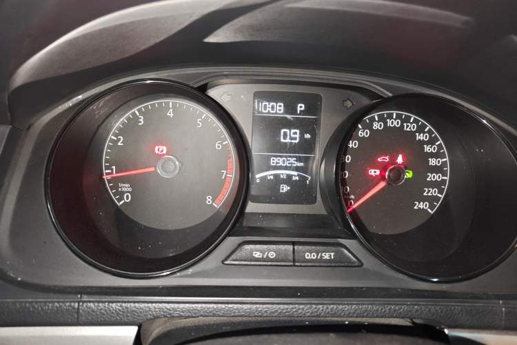 Used Volkswagen Gran Lavida 2015 1.6L Automatic Fashion Edition Instrument Cluster