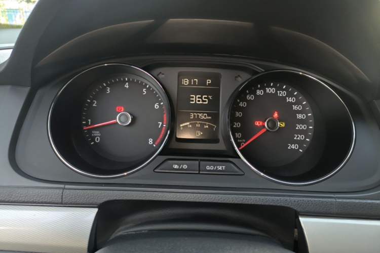 Used Volkswagen Gran Lavida 2015 1.6L Automatic Comfort Edition Instrument Cluster