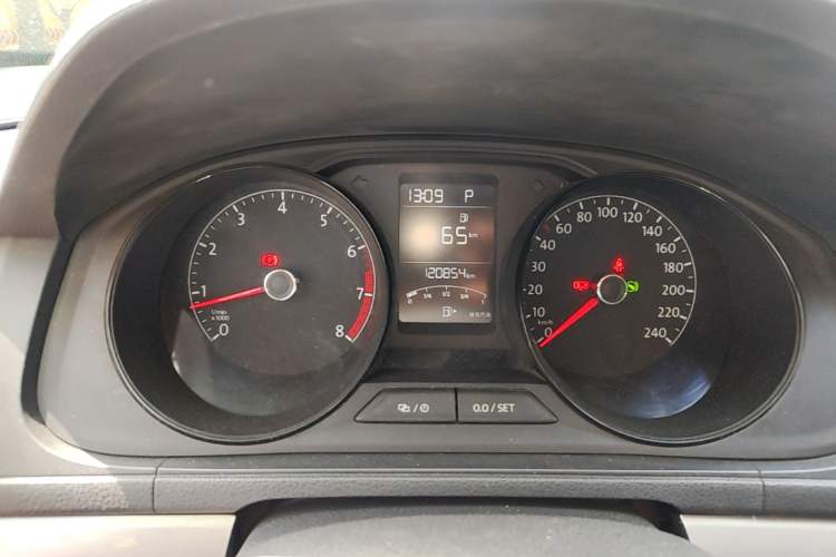 Used Volkswagen Gran Lavida 2015 1.6L Automatic Fashion Edition Instrument Cluster