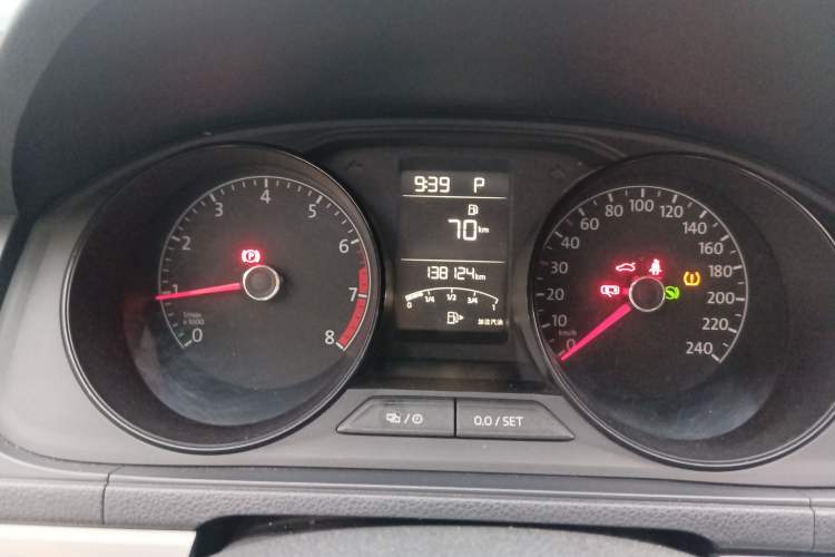 Used Volkswagen Gran Lavida 2015 1.6L Automatic Fashion Edition Instrument Cluster