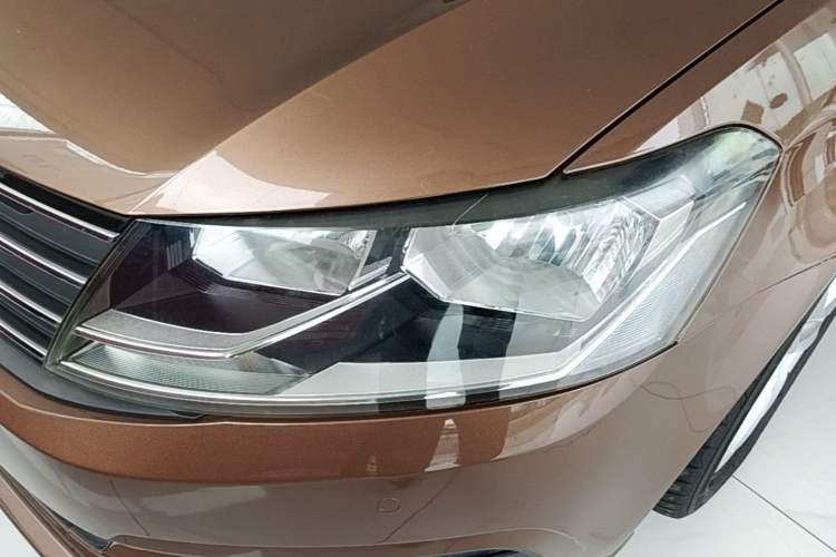 Used Volkswagen Gran Lavida 2015 1.6L Automatic Comfort Edition Left Front Headlight