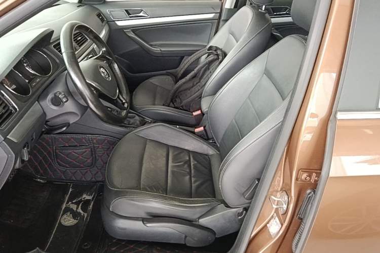 Used Volkswagen Gran Lavida 2015 1.6L Automatic Comfort Edition Left Front Seat