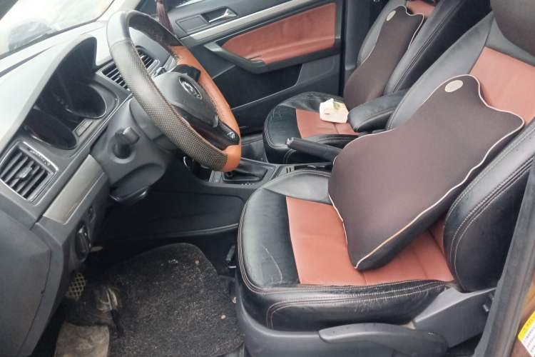 Used Volkswagen Gran Lavida 2015 1.6L Automatic Fashion Edition Left Front Seat
