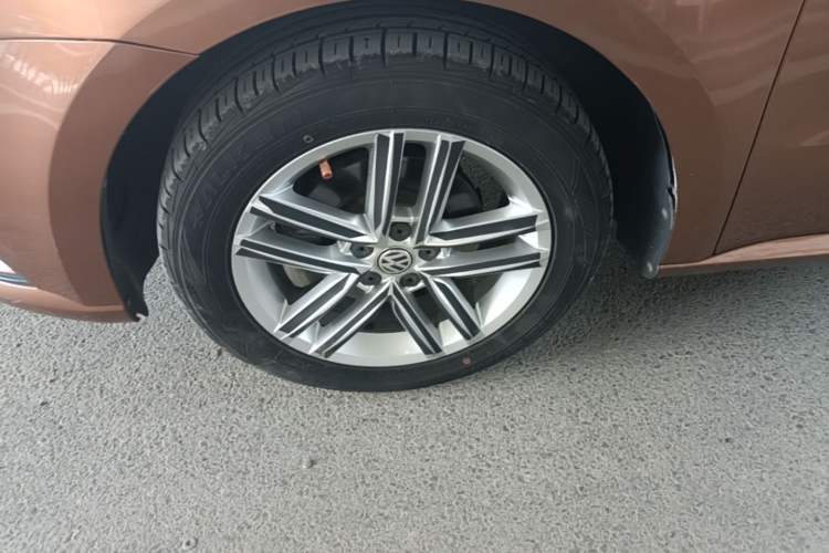 Used Volkswagen Gran Lavida 2015 1.6L Automatic Comfort Edition Left Front Wheel Hub