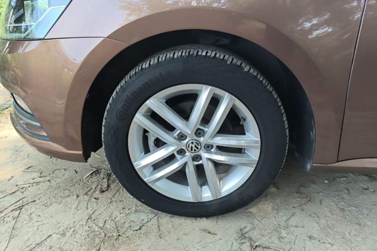 Used Volkswagen Gran Lavida 2015 1.6L Automatic Comfort Edition Left Front Wheel Hub