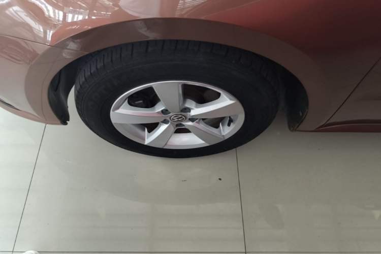 Used Volkswagen Gran Lavida 2015 1.6L Automatic Fashion Edition Left Front Wheel Hub