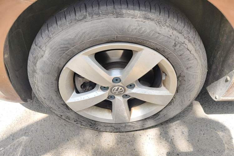 Used Volkswagen Gran Lavida 2015 1.6L Automatic Fashion Edition Left Front Wheel Hub
